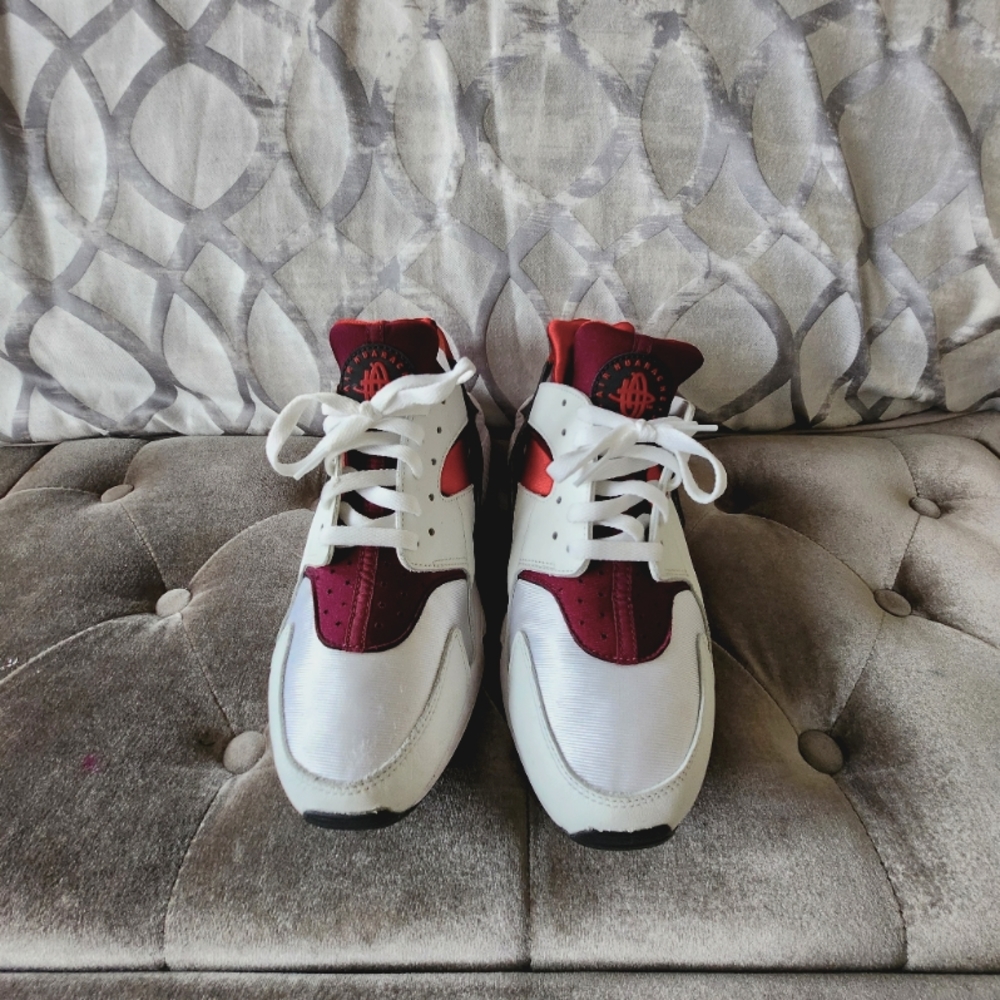 Slightly used Nike Air Huarache RedOxide White size 11